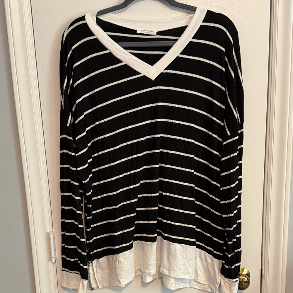 Chic Soul Black and White Striped V-Neck Long Sleeve Top